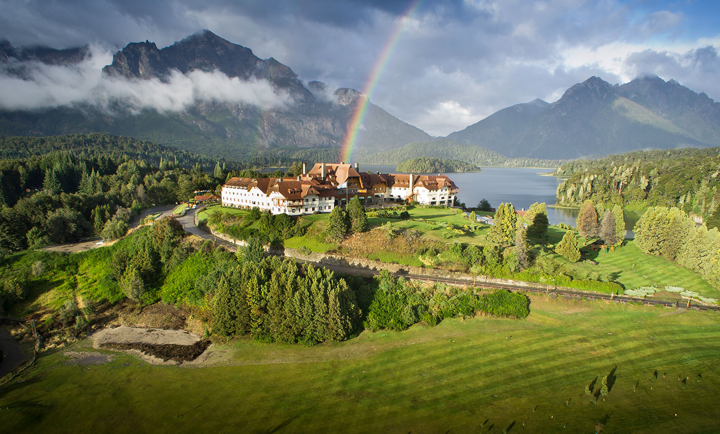 HOTEL LLAO LLAO